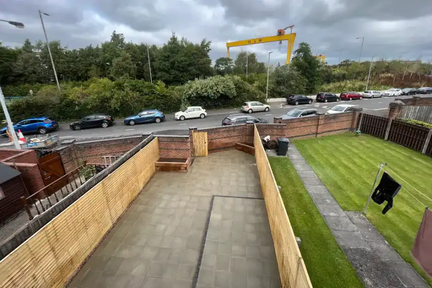 Artificial grass installation by Dwni