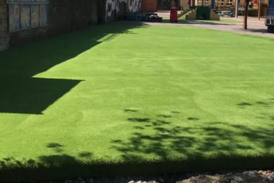 Easigrass East Berkshire – Artificial grass for schools & play areas – 3