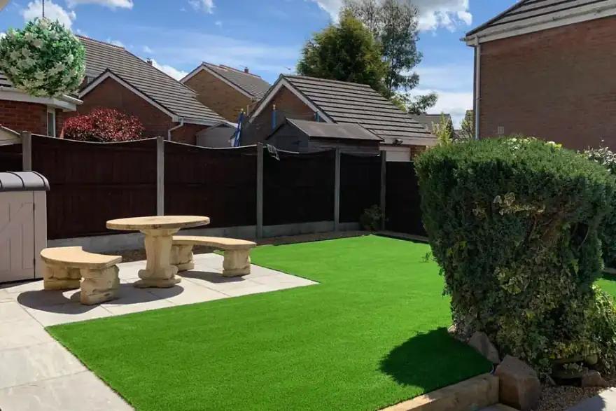 Porcelain paving and modern garden