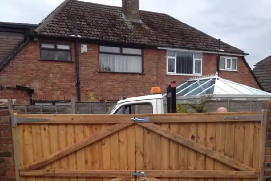 Artificial grass installation by Gandlfencing