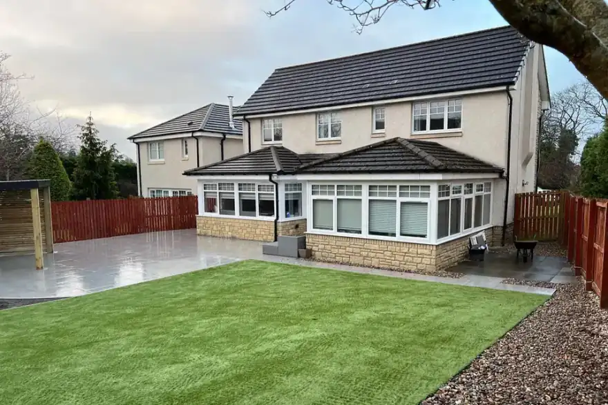 Here it is! Full reveal of our most recent completed project. Complete garden overhaul by installation of a large patio, artificial turf and bespoke garden pergola. See image 3 for a before ⏮️ Patio slabs - @marshallsgroup Arrento Silver Patio Edg