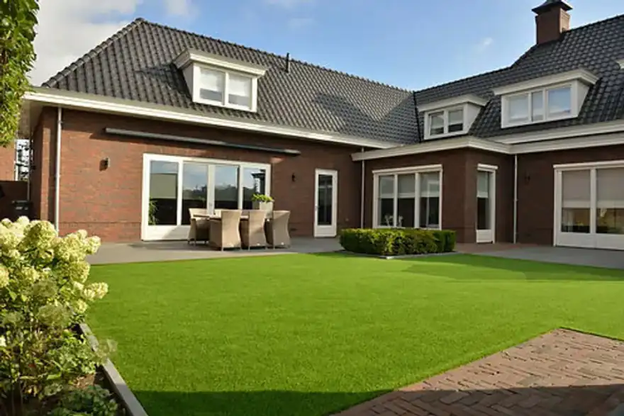 Front garden laid in artificial grass by Tiaturf artificial lawns