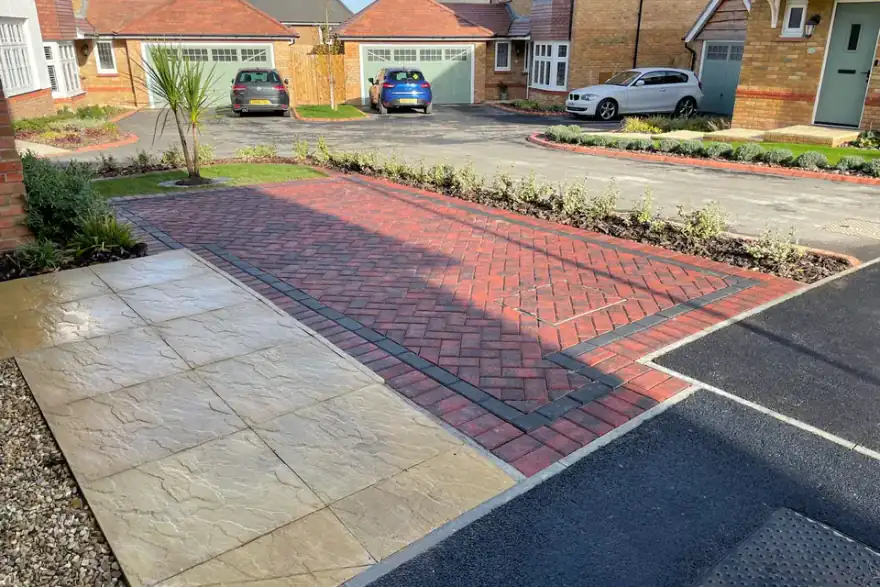 Artificial grass installation by Tmarchmonts